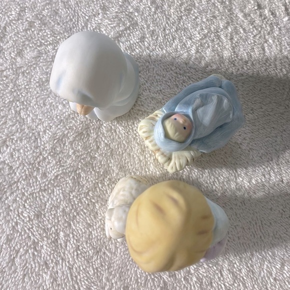 Vintage 1986 Avon Heavenly Blessings Nativity Collection Ceramic Figurines - Picture 3 of 15